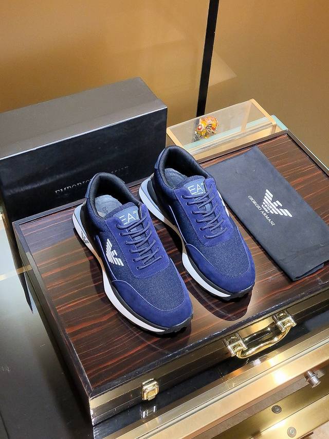 商品名称：Armani 阿玛尼 正规码数: 38-44 休闲鞋 商品材料：精选 网布鞋面，柔软羊皮垫脚；原厂特供大底。